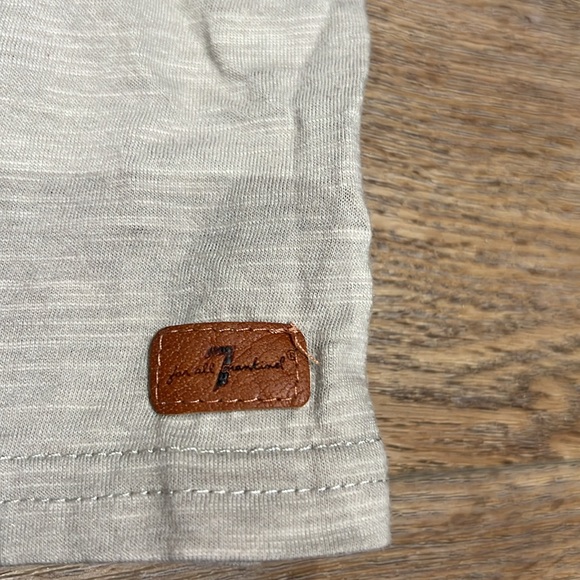 Toddler 7 for all mankind shorts and t-shirt, used excellent condition, 12 mon - Picture 7 of 10